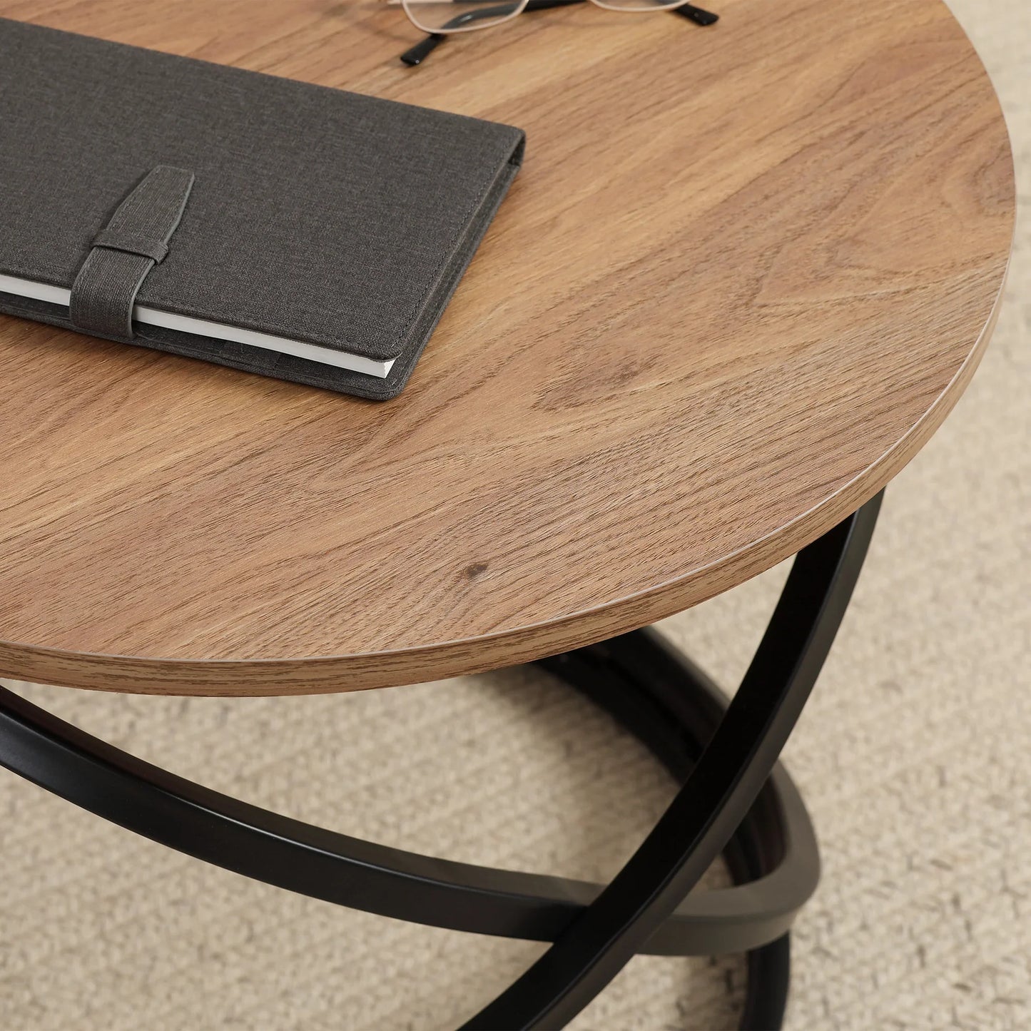 Table basse ronde en bois effet bois avec piètement métal noir
