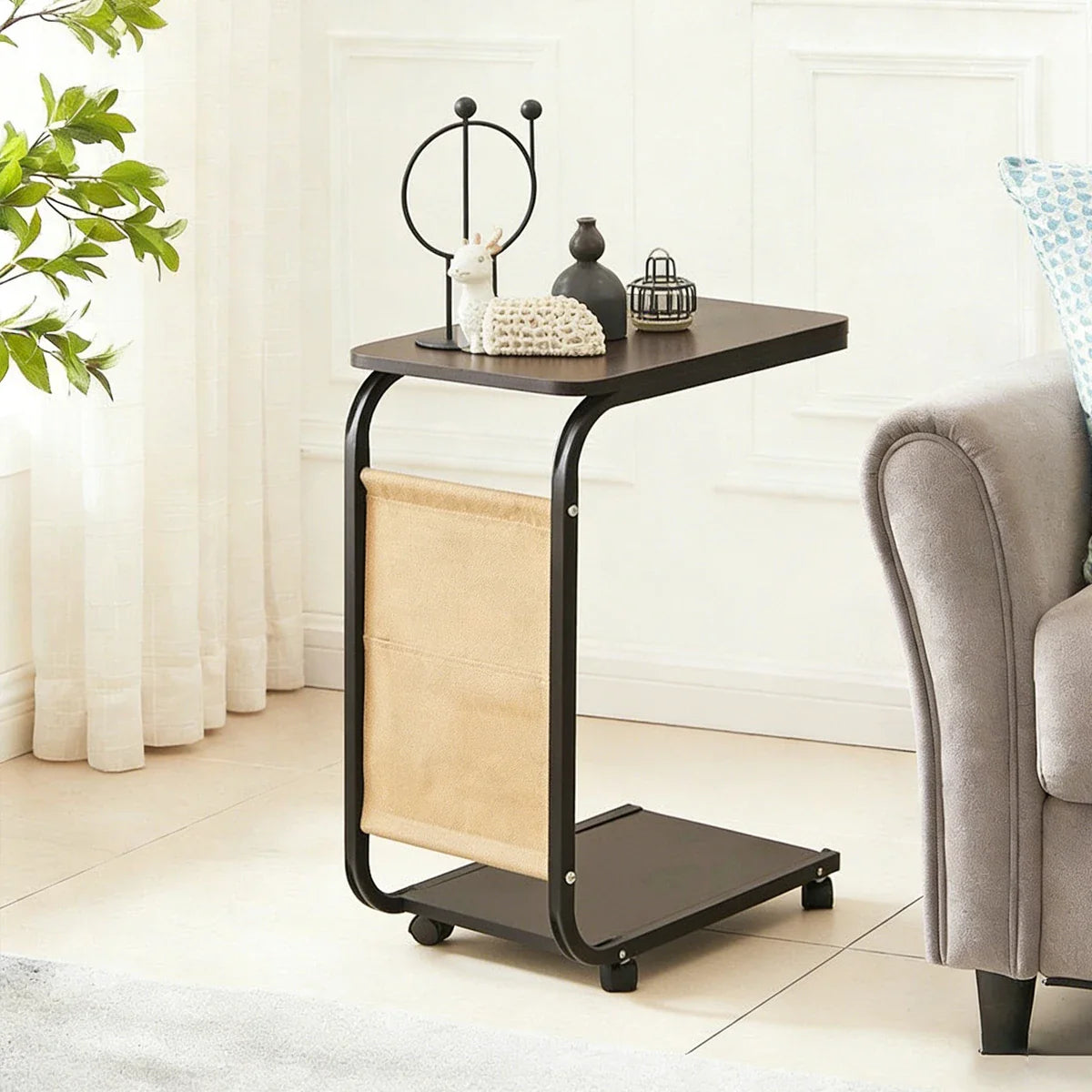Table basse en bois et noir avec roulettes 80x55x40 cm