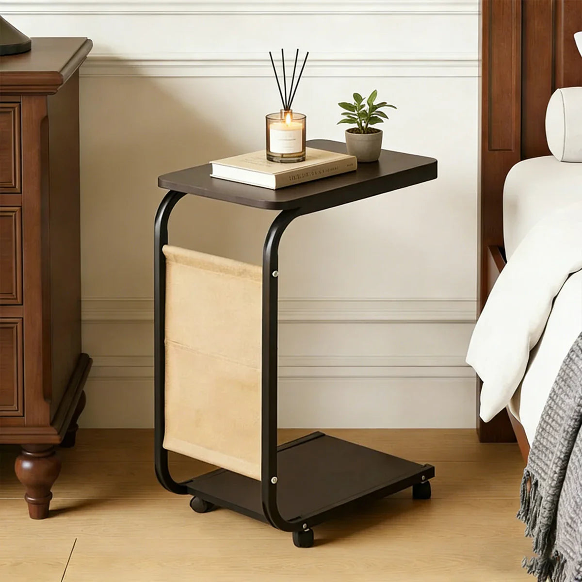 Table basse en bois et noir avec roulettes 80x55x40 cm